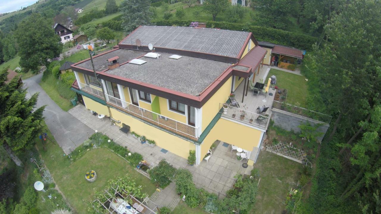 Haus Renarth - Michaela Pro Apartment Kitzeck im Sausal Luaran gambar